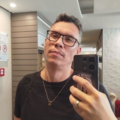 Sobrevivente de uma pandemia, ex-contador, baiano, estudante de ⚕️, pai e companheiro.
41 anos.
Obrigado Painho e Mainha por ter me tido.
