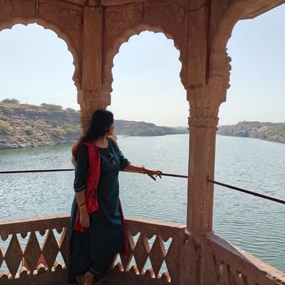 Mother, Architect, some say bhakt...
Graduate from University of Roorkee...
Masters in Urban & regional planning. love reading maps, especially old ones