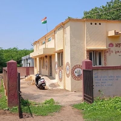 AamPandhro's profile picture. आरोग्यम परमं धनम्