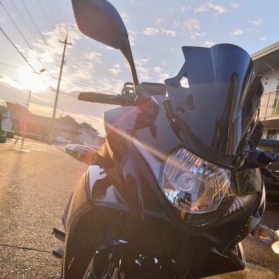 Lui_desyo's profile picture. 2021年9月26日免許取得

同28日GSX250R納車 
足が短くてツンツンです！
立ち転け怖い((ﾟ□ﾟ;))

中身は「オジさん」です。

すり抜けしません！
平日ライダー🏍️💨
食べ物写真多め　
趣味 旅行と山登り（バイクで）
犬派🐾