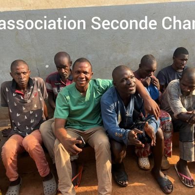 L'association Seconde Chance est une organisation à but non lucratif qui travaille avec les jeunes toxicomanes, délinquants sans abri et malades mentaux.