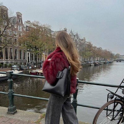 Women must make a living first, then seek love. Although love cannot be measured by money and material things, money can give you dignity and confidence. Even i