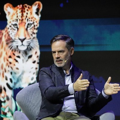 Experto en turismo regenerativo. Exdirector del Programa Destino Naturaleza de USAID y exviceministro de Turismo de Colombia.