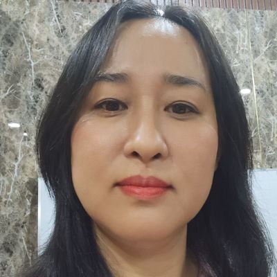 Mình là Mai, thích mùa xuân, thích kết giao người sống và làm việc tích cực, trao yêu thương