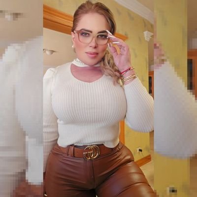 RebecaRC's profile picture. Sean frios, total nadie valora.
Clasemediera, aspiracionista, soñadora y romantica, me gusta el cafe y el vino.
Azul.