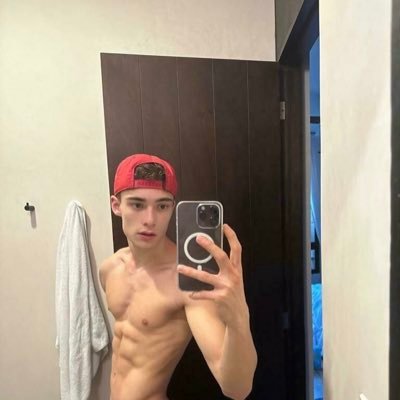 hey 👋 welcome to my profile💞…,,dm if you down to join my telegram premium channel