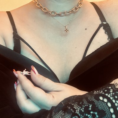 You are tiny, and I am your towering giantess. 💋
Are you ready to look up? 💜💜💜
