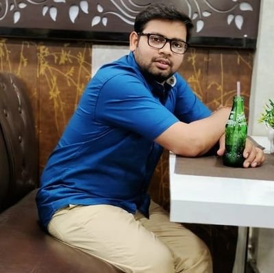 तुम स्वयं मृत्यु के मुख पर चरण धरो रे ! 
जीना हो तो मरने से नहीं डरो रे !