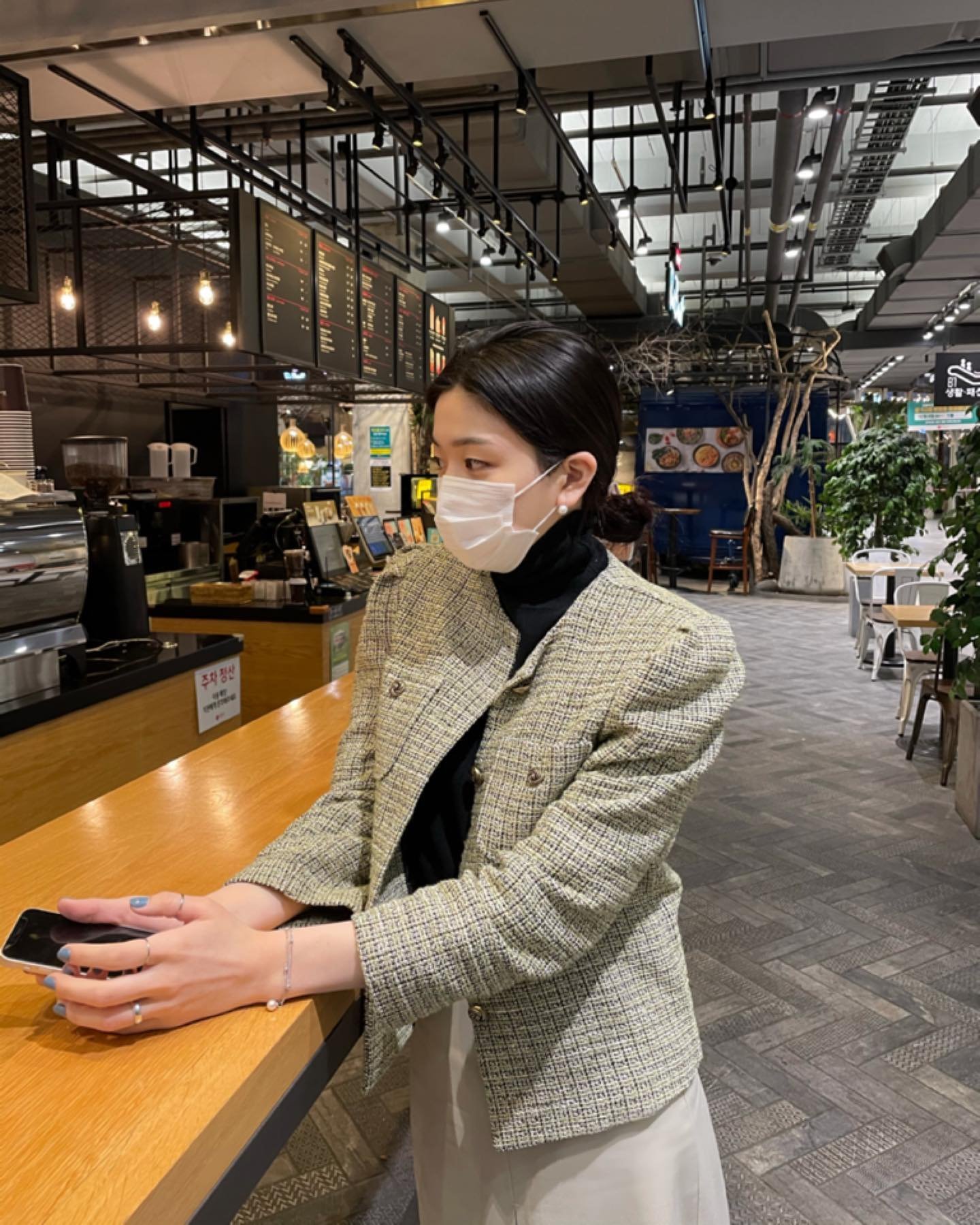 MiracleWit56124's profile picture. Sometimes, all you need is a change of scenery. 🌄✈️