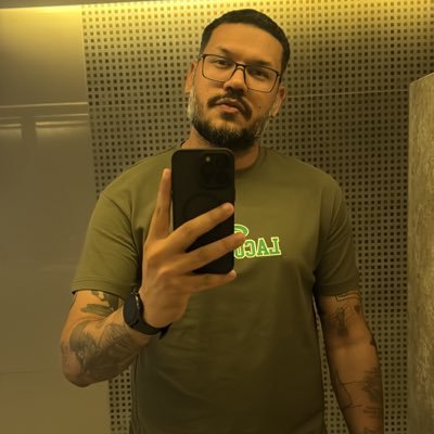 Professor, historiador, fifeiro e amante do cinema.
