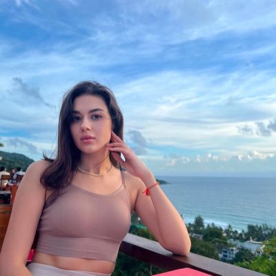 traveling, sharing beauty finds and simply living my best life. I lived in Las Vegas for two years, but my heart belongs to Miami 💜