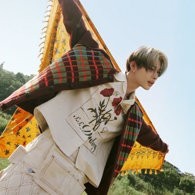 I hate it here so I will go to secret gardens in my mind ★ Taylor Swift | IVE | Enhypen ★