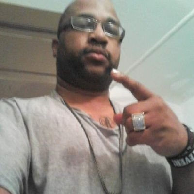 Sous Chef who drinks beer,tequila,who likes four letter word🖕🏿 loves to discuss politics and will not tolerate White Supremacy✊🏿..#BlackLivesMatter #Browns🏈