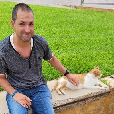 Wissenschaftsfreund, glaubt an den von Menschen verursachten Klimawandel, beruflich irgendwas mit Steuern, weder extrem links noch extrem rechts.