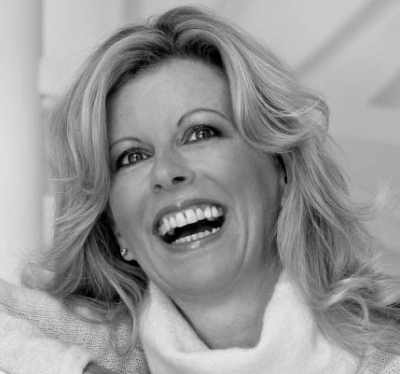 Helen Cummins is a luxury lifestyle editor, publisher, stylist and successful entrepreneur.  Visit http://t.co/7m4lu9tLUm now for all the latest updates.