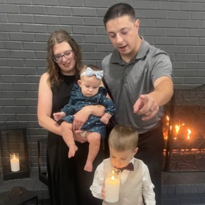 LoydGonzalez10's profile picture. Dippin’ Dot Distributor | Male Model to my Wife | Waiting to win a trophy for Arsenal | America Rocks!