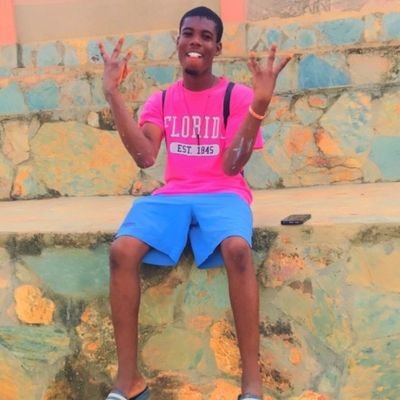 ezimagli10148's profile picture. 