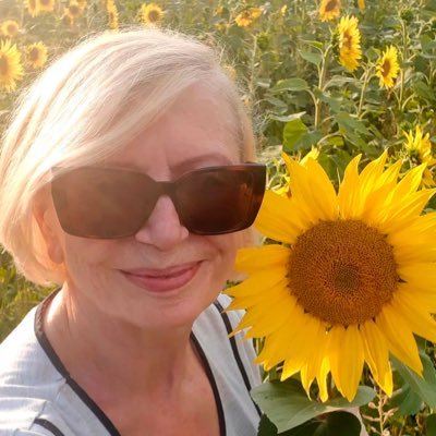 Helping you realise the power you have within yourself✨ ❤️ Self Love 🌱 Healing 🌻 Spirituality 👁 Awakening