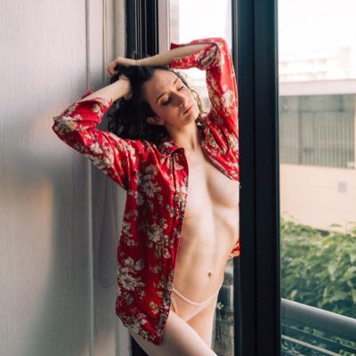 NSFW (página 18+) Artista y modelo