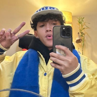 DANCER // CHOREOGRAPHER // ROME ITALY 🇮🇹 Instagram: imjeffersoncreus TikTok : imjeffersoncreus