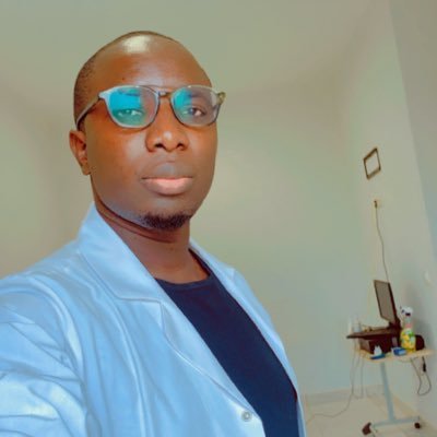 Docteur d'état en Médecine , informatist, Layene et fier. Laye Makhtar !!!