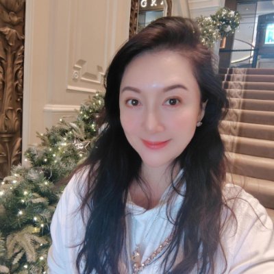 rose_11n's profile picture. My beauty starts in my heart, not in your mirror