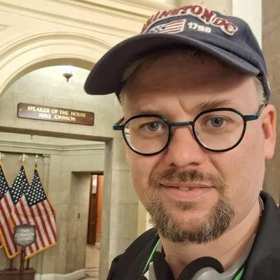 JKasielsk's profile picture. Si tous savaient ...que ce système c'est de la merde ....et si tous pouvaient vivre sans cette politique Française autodestructrice...vive les USA ! 🇨🇵🇺🇸