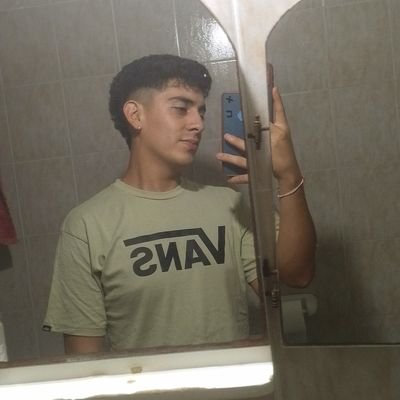 PoliGalvan_'s profile picture. Géminis ♊
21/05/98 🎉🎂