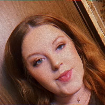 longliveleah_'s profile picture. livin’ high above the water