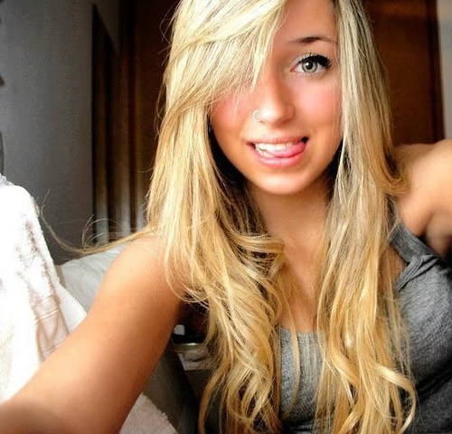 Feia , Chata , Geminiana , Nasci no dia dos namorados e to #SOLTEIRA, Loira dos olhos verdinhos *__* . #Corinthians, Ciumenta. #AVISO : eu mordo #Nhac :3