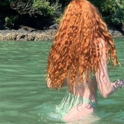 Ruiva natural
1,56
touro
Blumenau-SC
solteira 
16 aninhos