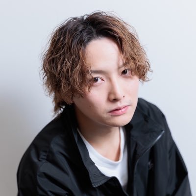 朝6:30、あなたは今日を変える。
【YouTube朝活ライブ配信中】
▶ 毎朝30分の“健康ルーティン”を習慣に
▶ 1日1回の #スクワット村 主宰
今フォローで、明日の朝から変化スタート。