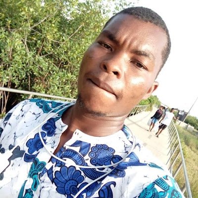 Je suis un électricien Industriel Bâtiment et Commerciale de Carrière. Je suis BÉNINOIS 100%. Mon numéro WhatsApp est le +229 62 10 56 38