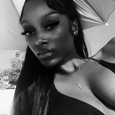 Neshaaamarie's profile picture. second to NONE ꨄ