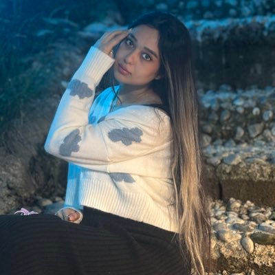 playakhd's profile picture. polyglot👩🏻‍🦱  your badass therapist ψ