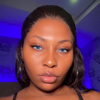 Makeup Artist 🪞 | Whale 🐳 | Adventurer 🏞 | Brand influencer 💡| Chess Addict ♟| Realist |
