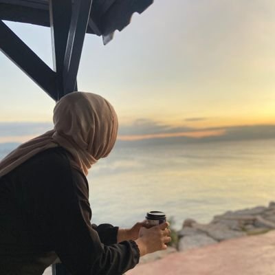 B1e2y3z's profile picture. My life, my rules.🌼