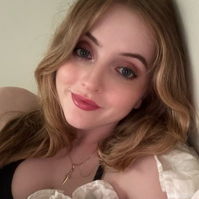 Twitch and YouTube 💜 I like to play video games and occasionally cosplay ✨Powered by: @PowerA 🎮 Business: krysttl@keycreators.com