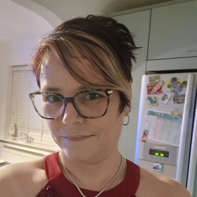 HelenReims's profile picture. IT Service Desk Support Analyst who enjoys watching Rugby Union especially Leicester Tigers

Loves Cooking an Baking too