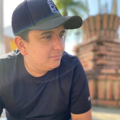 Administrador de empresas agropecuarias/Zootecnista/Administrador Público Territoria/ Hijo S.S. de la Policia Nacional Camilo Vicente Bolívar Carreño Q.E.P.D.