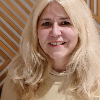 Serial entrepreneure, pédagogue et humaniste, mécène, ethical investments.