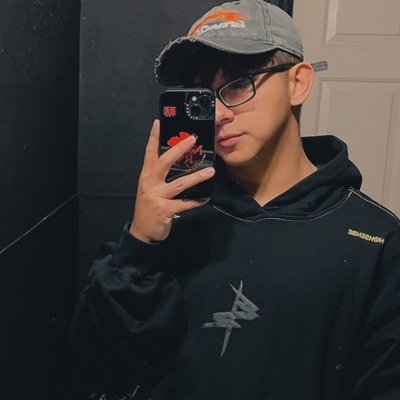 sleepygod___'s profile picture. 🇵🇭 | vegas | "anywhere can be paradise as long as you have the will to live. as long as the sun, moon, and earth exist, everything will be alright."