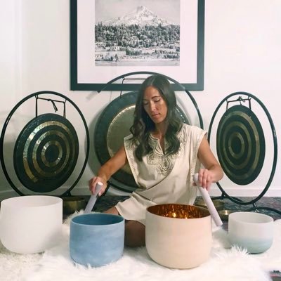 colleenmlong's profile picture. RYT 200 🧘🏻‍♀️ Trauma Informed CYT 95 🧘🏻‍♀️ Reiki Master 🦋 Sound Bowls ✨ Mental Health Advocate 🧠