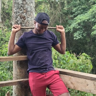 ewaweru0's profile picture. Code by day, chess moves by night♟️