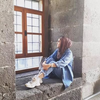 Ülkemi seviyorum.
SÜ/Türk Dili ve Edebiyatı
NEÜ/Sosyoloji/YL
Medeniyet Üni./Sosyoloji/Doktora