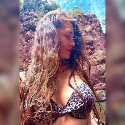 Solo una Enfermera y locateli por la vida .Amante del k-pop de antes que tu nacieras .Mamita de 2 enanos - Dios❤️✨insta:vero_arriagadaaa ✨tiktok: rucialocateli