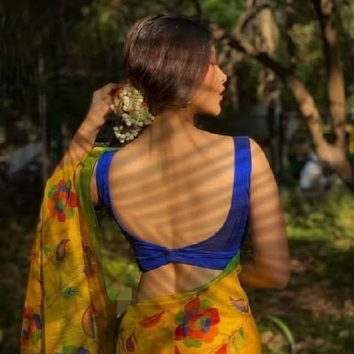 Unst0ppable051's profile picture. دنیا ان عورتوں سے ڈرتی ہے جو دنیا سے نہیں ڈرتیں