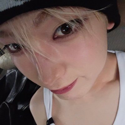 ilyfutao's profile picture. Rest in peace John Lennon you would love Twitter.