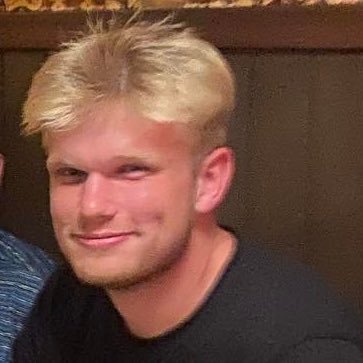 emilhollmann_'s profile picture. Journaliststuderende. Tosset med fodbold. Cykelelsker. Arbejder hos TV 2 Sport.