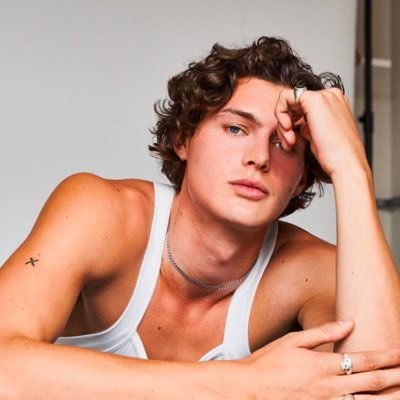 exzachtement's profile picture. Mais ne penses-tu pas aux conséquences qu'ont tes reins sur ma faim ?